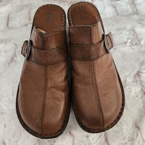 b.o.c. Men's Tan Leather Slip-On Loafers